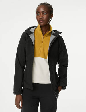 marksandspencer WW T515893Y0 nepromokava sportovni bunda s technologii Stormwear Ultra 3 299Kc_modelka2.jpg